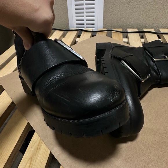 STRADIVARIUS LEATHER BOOTS
